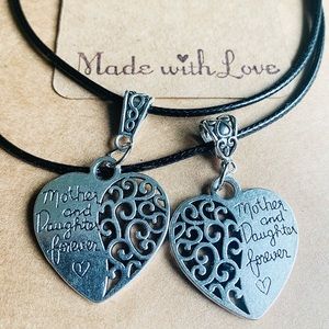 ♥️NWT♥️Mother’s Day Heart Matching Necklaces ♥️Hand Crafted  💕Mother’s Day💕